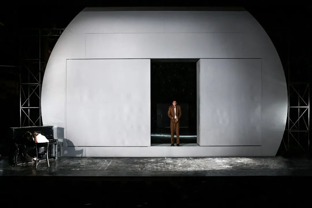 SebastianHannak/震撼心灵的舞台空间美学