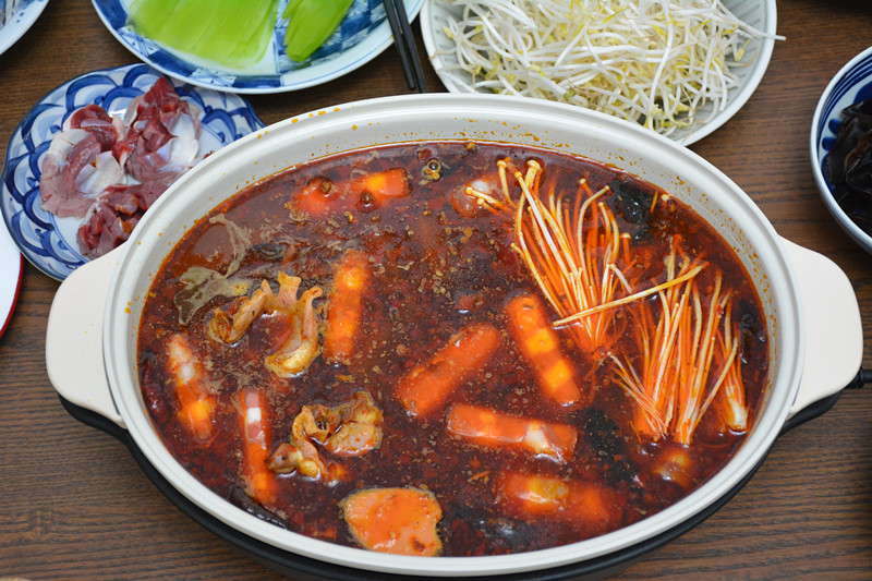 花了100多买了食材,回家煮火锅,两个吃了两顿,划算又好吃