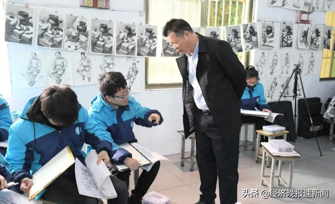 江西省普通高*特中**色学校评估组专家在临川三中开展评估活动