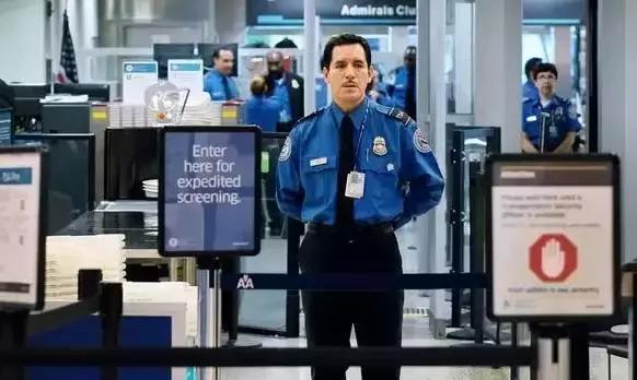 出国不要替别人带东西,出国千万别带这四样东西