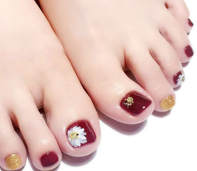 给脚丫做的美甲,如何给脚丫子美甲