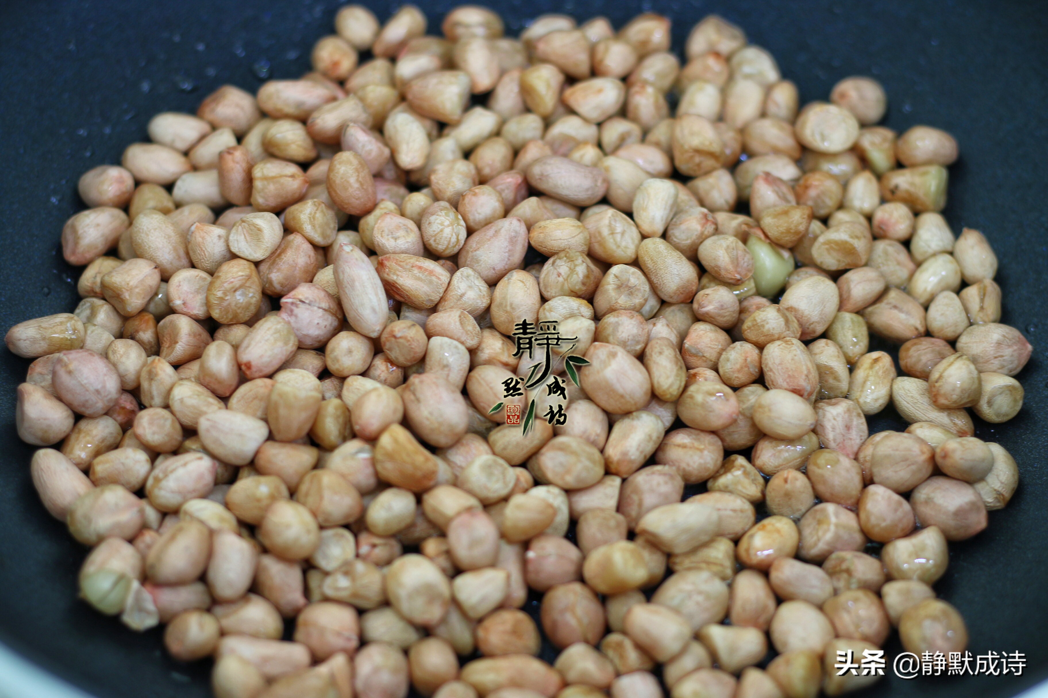 油炸花生米放了几天不脆了怎么办,油炸花生米返潮怎么用微波炉