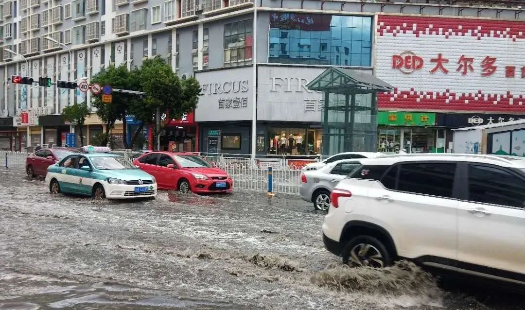 雨季来了千万要注意安全,雨季进山千万要关注天气变化