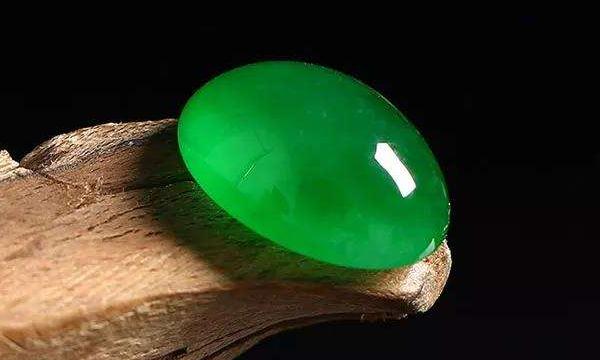 如何辨别翡翠原石好坏,如何鉴别翡翠的好坏优劣