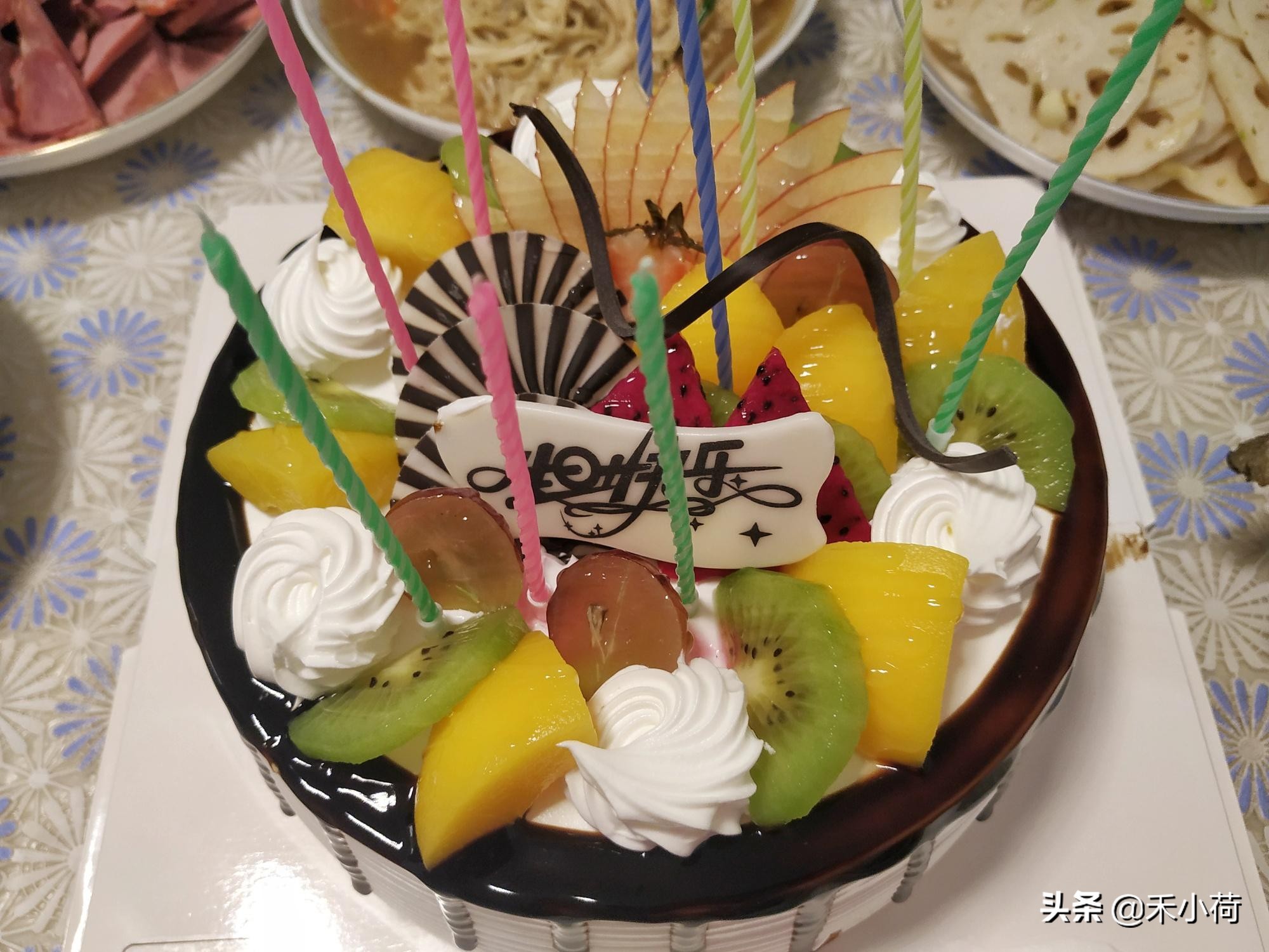 爷爷过生日奶奶做的一大桌子菜,奶奶给孙子做一桌子菜庆祝生日