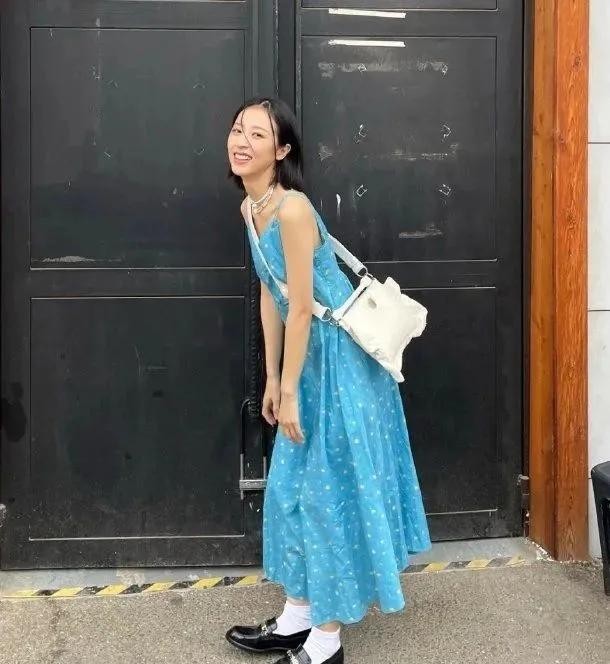 为什么你穿裙子显黑又显胖？不是因为身材不好，而是你没搭配好