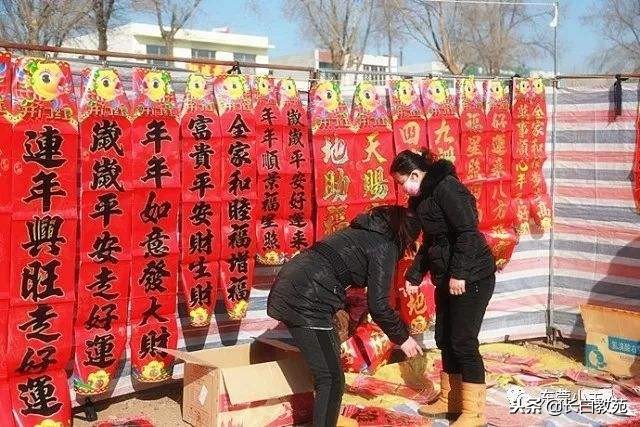 今年过年不*春买**联，这样做更喜庆！