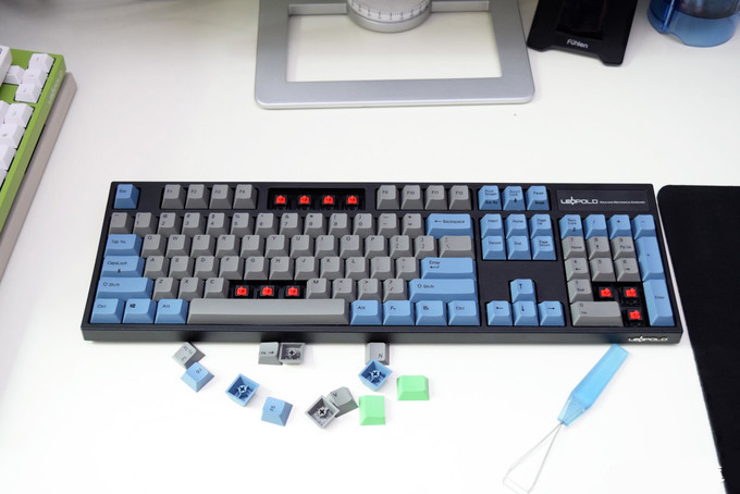 3494机械键盘,不到百元的青轴高颜值键盘
