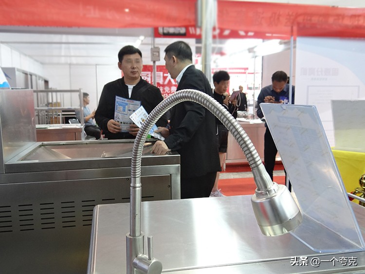 餐厨垃圾快速资源化处理设备,高效餐厨垃圾处理机