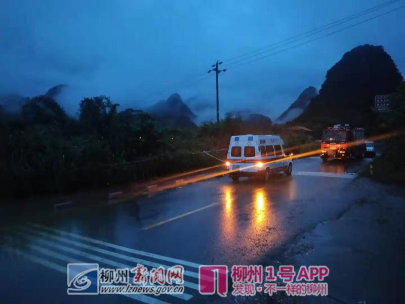 冲锋舟水域救援视频,六人冲锋舟视频