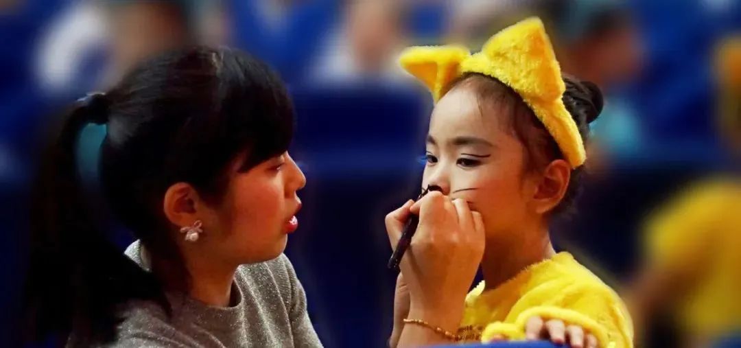 孩子毕业照创意道具,教你给孩子做一个毕业照