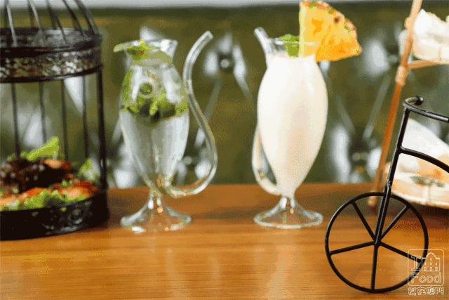 澳门探店|新马路有一家人气斜坡西餐厅!菠萝BB猪必吃