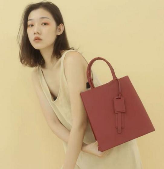 最实用时尚的女包,大牌时尚女包穿搭