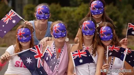 国庆节的来历和习俗简单一点,国庆节的由来和国庆节习俗