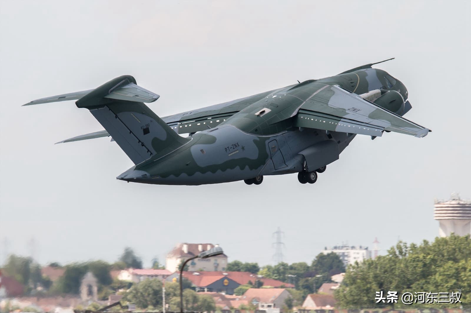 巴西运输机kc-390,巴西kc390运输机和运20