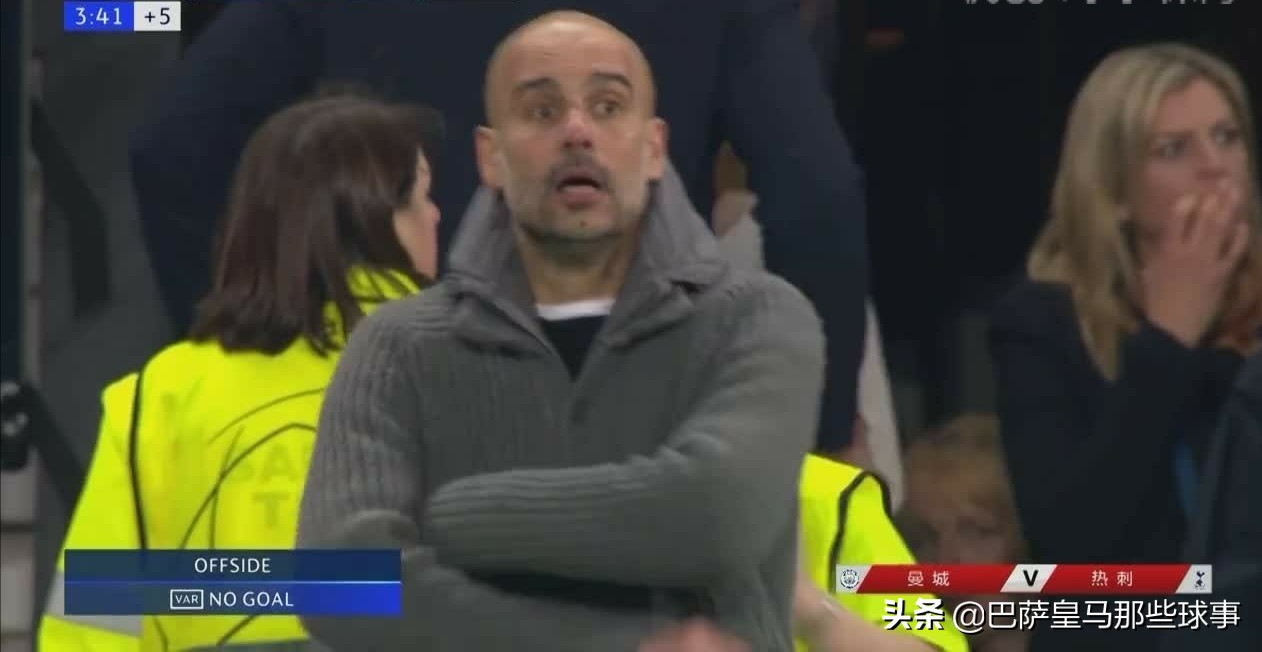 曼城手球裁判没给点,曼城打曼联越位判罚裁判是谁