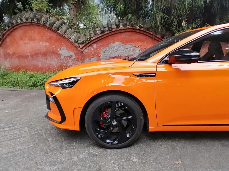 全新名爵mg6赛道试驾视频,名爵mg6pro下赛道