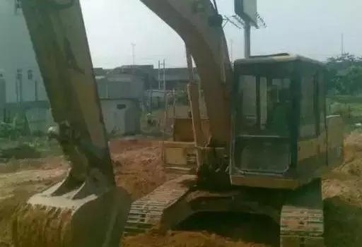 开了好多年挖掘机技术不行,经营挖掘机六年才挣了20万