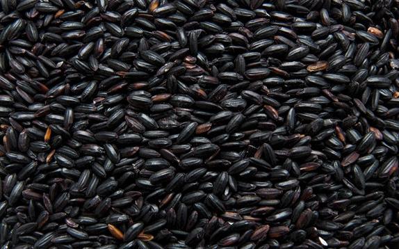 蒸黑米易烂的窍门,黑米大米饭怎么蒸软