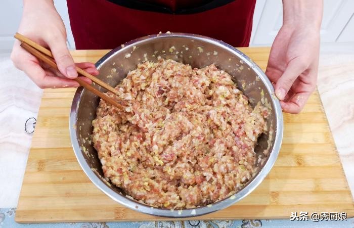 白菜包子好不好吃，怎样调馅是关键，技巧和秘诀详解，太香了