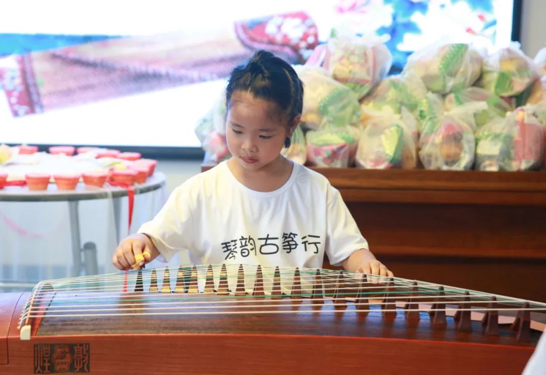组图：武平县琴韵古筝行六一暨周年庆亲子活动圆满举行