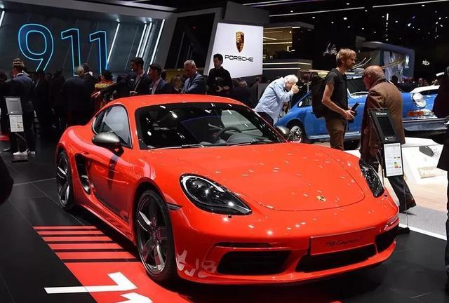 23岁女总裁提劳斯莱斯,23岁美女提车保时捷