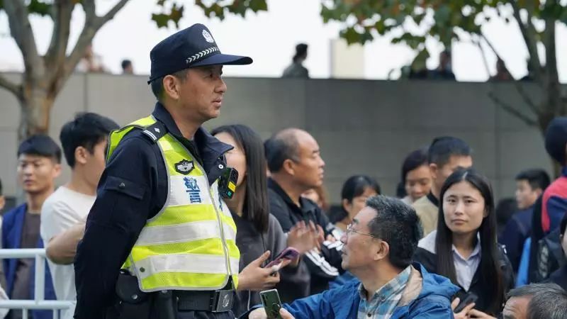 「身边的马天民」“外滩指路人”黄俊带你观赏进博会别样的“警”色