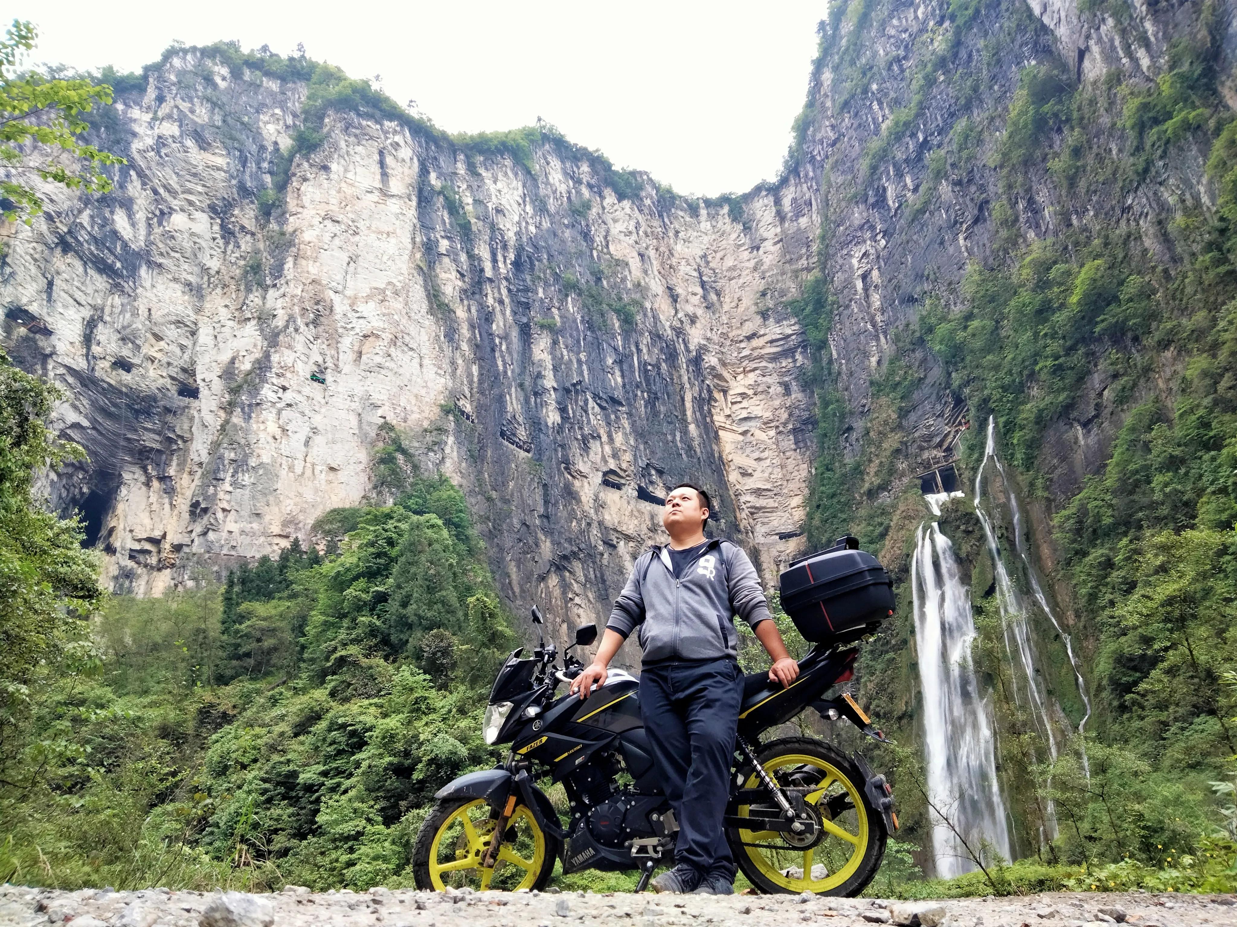 运动老乡（69）五人摩途挂壁公路历奇境