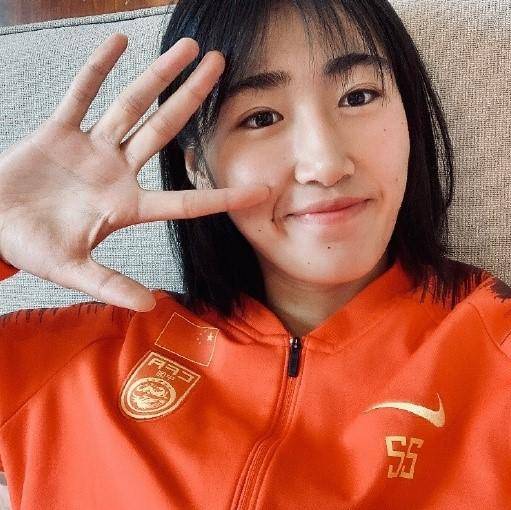 止步8强却虽败犹荣！女足姑娘们球场外的一面也让男足汗颜