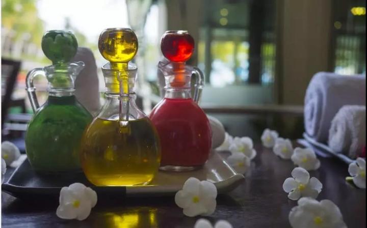 依兰精油的功效与作用,茶树精油的功效与作用