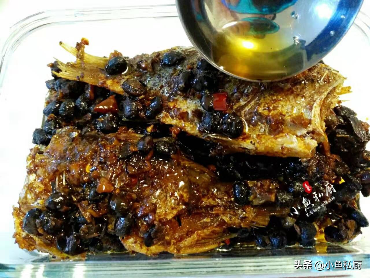 30年的大厨教你在家自制鱼罐头，豉香浓郁，干香有嚼劲，先收藏了