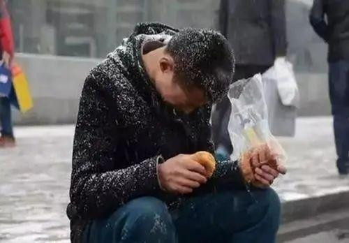 可悲的百亿风口！快过期的食品，年轻人抢着买？