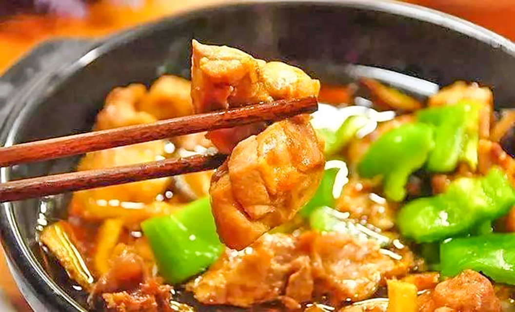 炖鸡肉又老又柴，原来是焯水时用错了水，难怪腥味重还不好吃