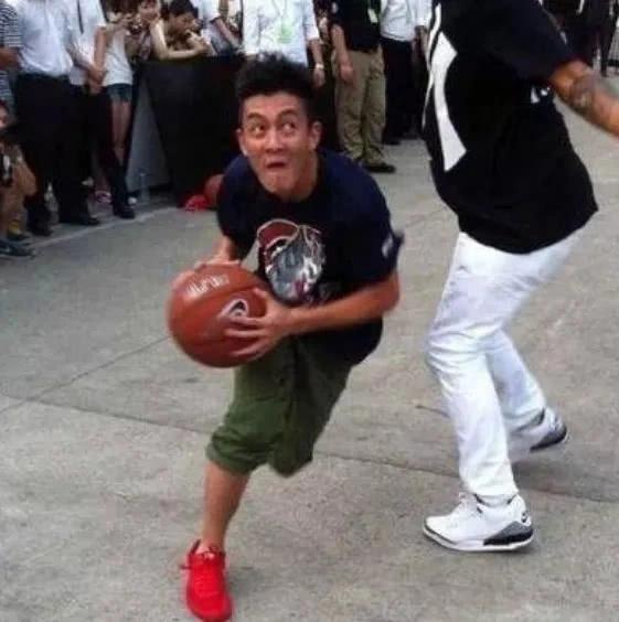 篮球场上哪些行为最令你反感,篮球场上不犯规但很贱的动作