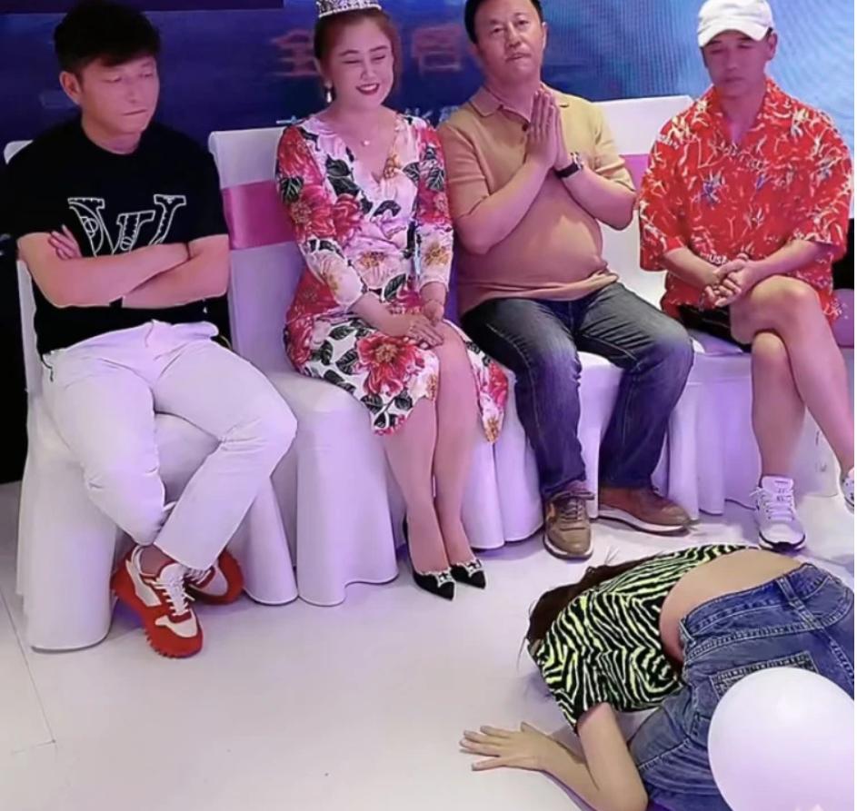 娶小19岁娇妻，“长贵”收女网红为徒？赵本山拿捏七寸才是赢家