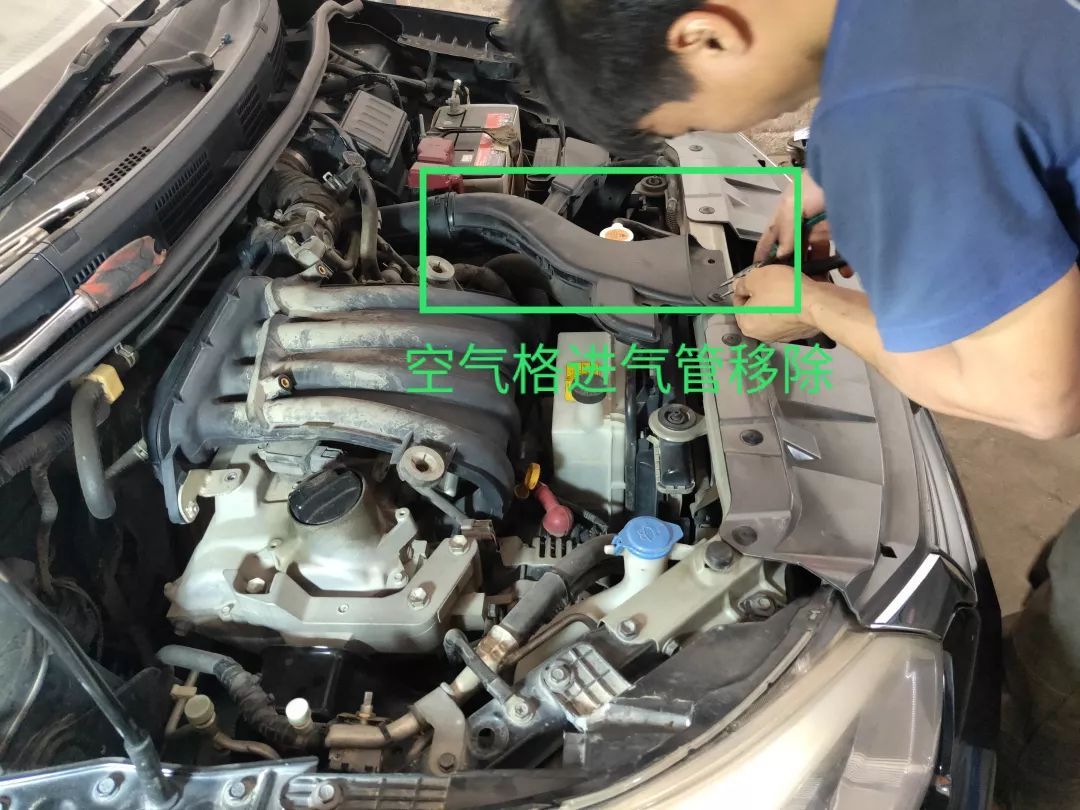 尼桑骐达1.6t更换铱铂金火花塞,日产阳光2011款换火花塞