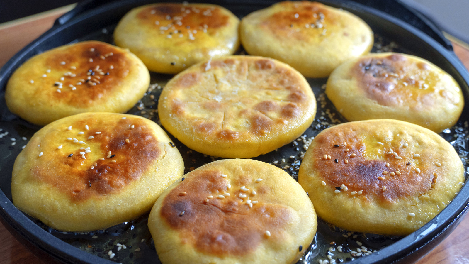 软糯香甜的南瓜饼超简单,好吃的南瓜饼老人孩子都抢着吃