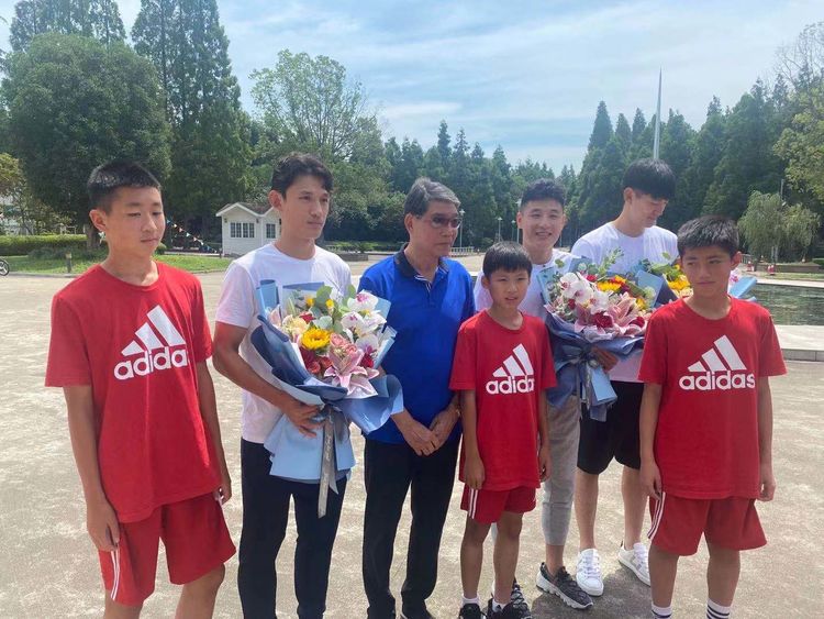 李铁感谢熬夜球迷,李铁感谢队员0比2落后没放弃