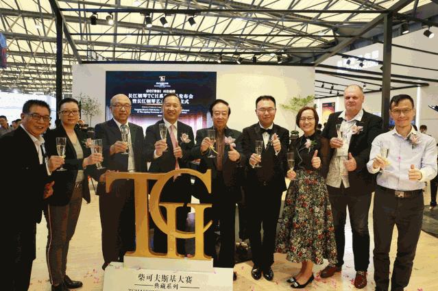 钢琴家安天旭签约长江钢琴艺术家,安天旭弹钢琴大赛