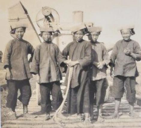 酒店门口挂的请勿打扰的牌子,酒店禁止狗入内的标语图片