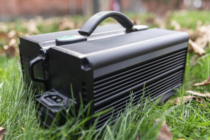 大灯炫酷有型,九号e100大灯效果