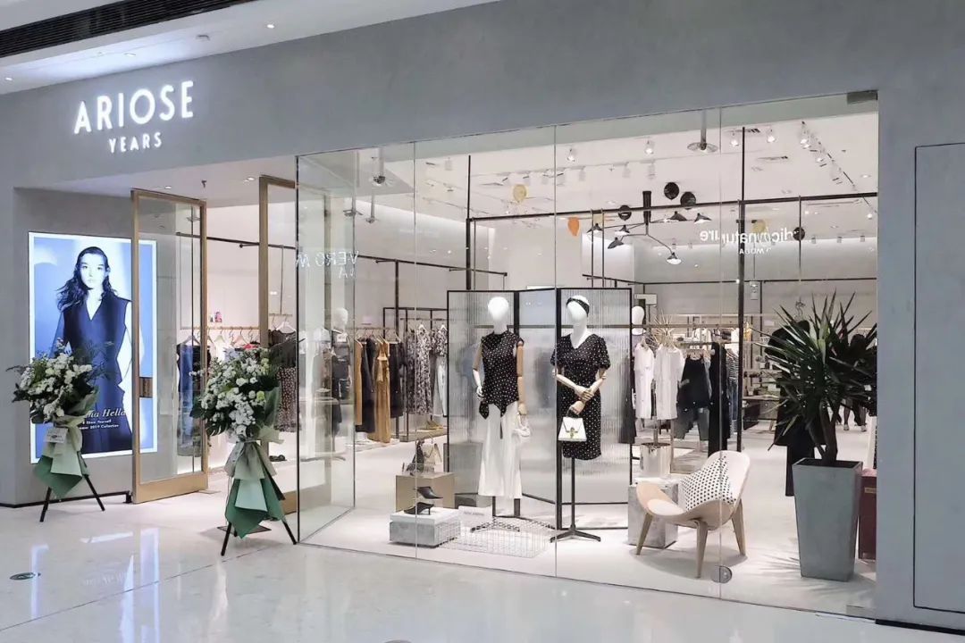 谁说服装店不行了？这个低调的女装却悄悄地开了1200多家店