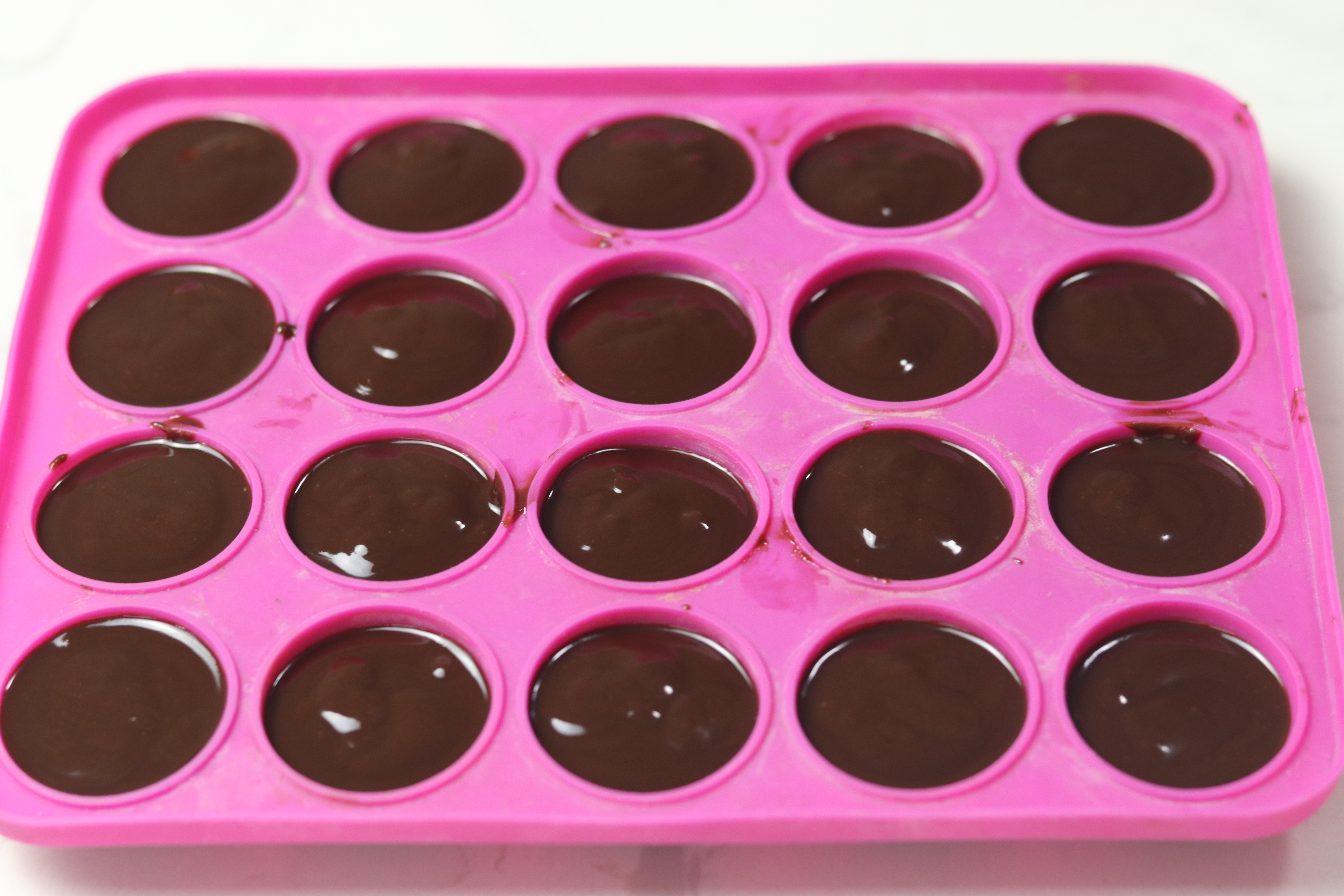 情人节手工巧克力制作全过程,在家里不用火怎么做巧克力