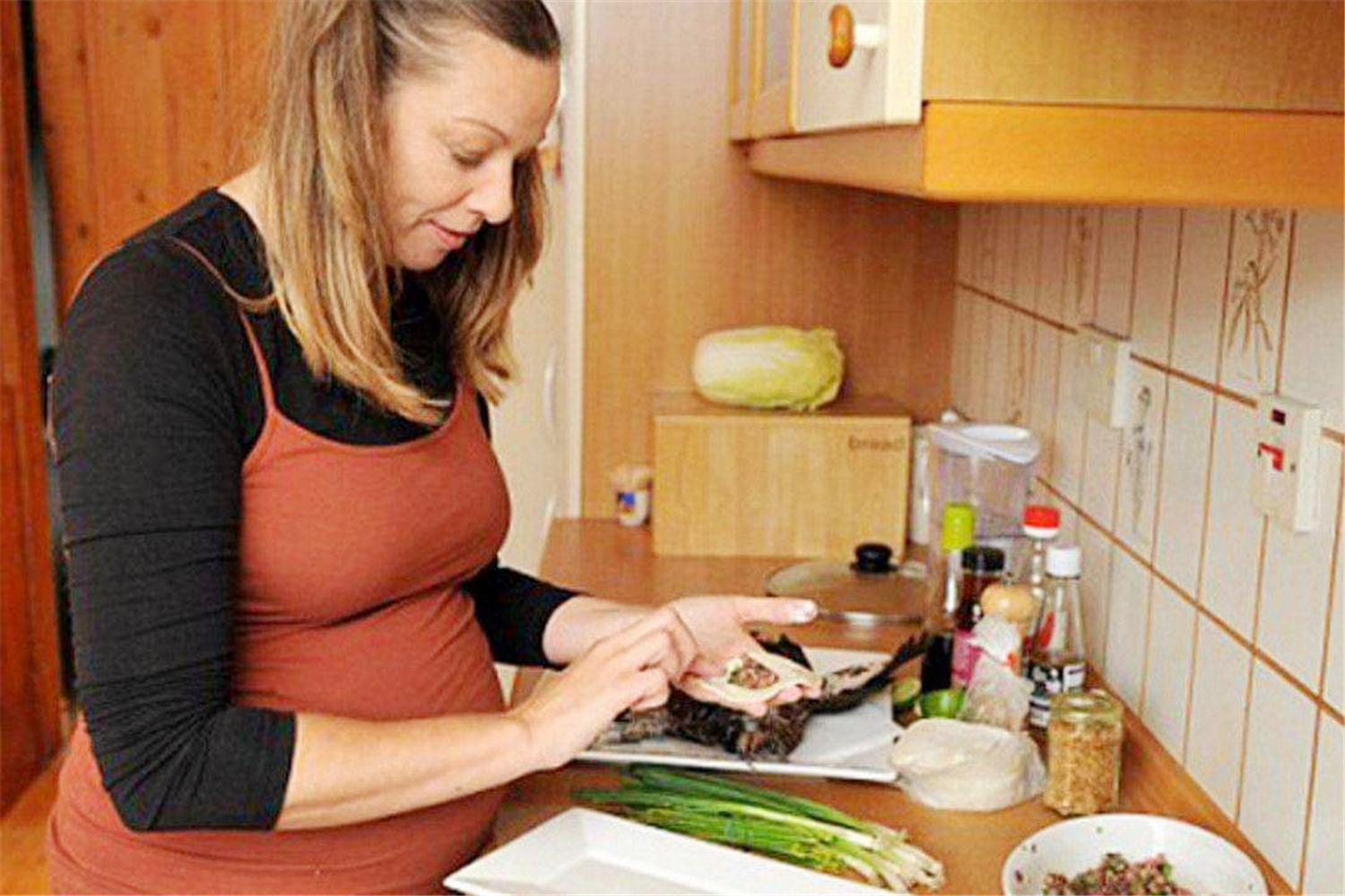 孕晚期如何让胎儿体重涨慢点,孕晚期胎儿发育的注意事项