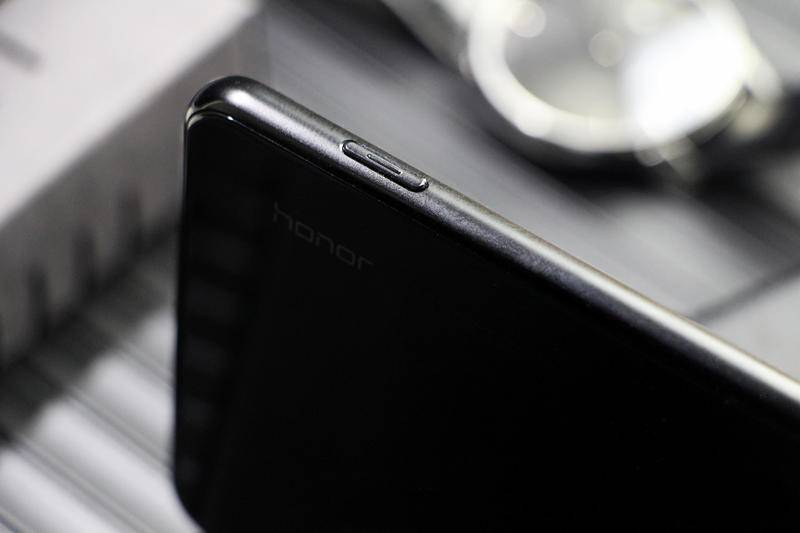 7寸大屏+128G+5000mAh,这款荣耀手机从3199跌倒1489,清仓