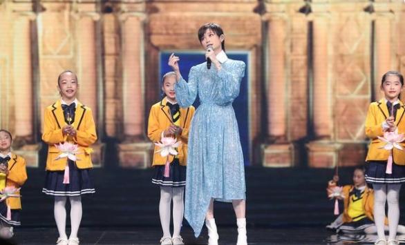 李宇春唱的七子之歌手语完整版,李宇春的七子之歌