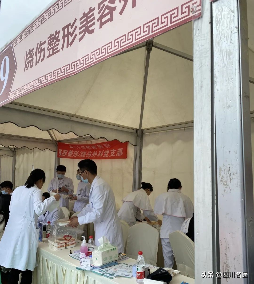 火爆！数万人“追星”华西坝