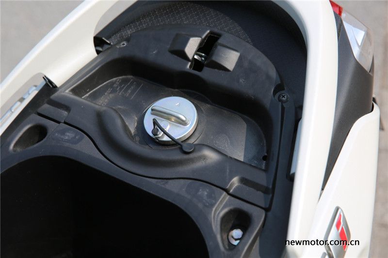 雅马哈和铃木的uu125踏板哪个好,125踏板雅马哈和豪爵怎么选