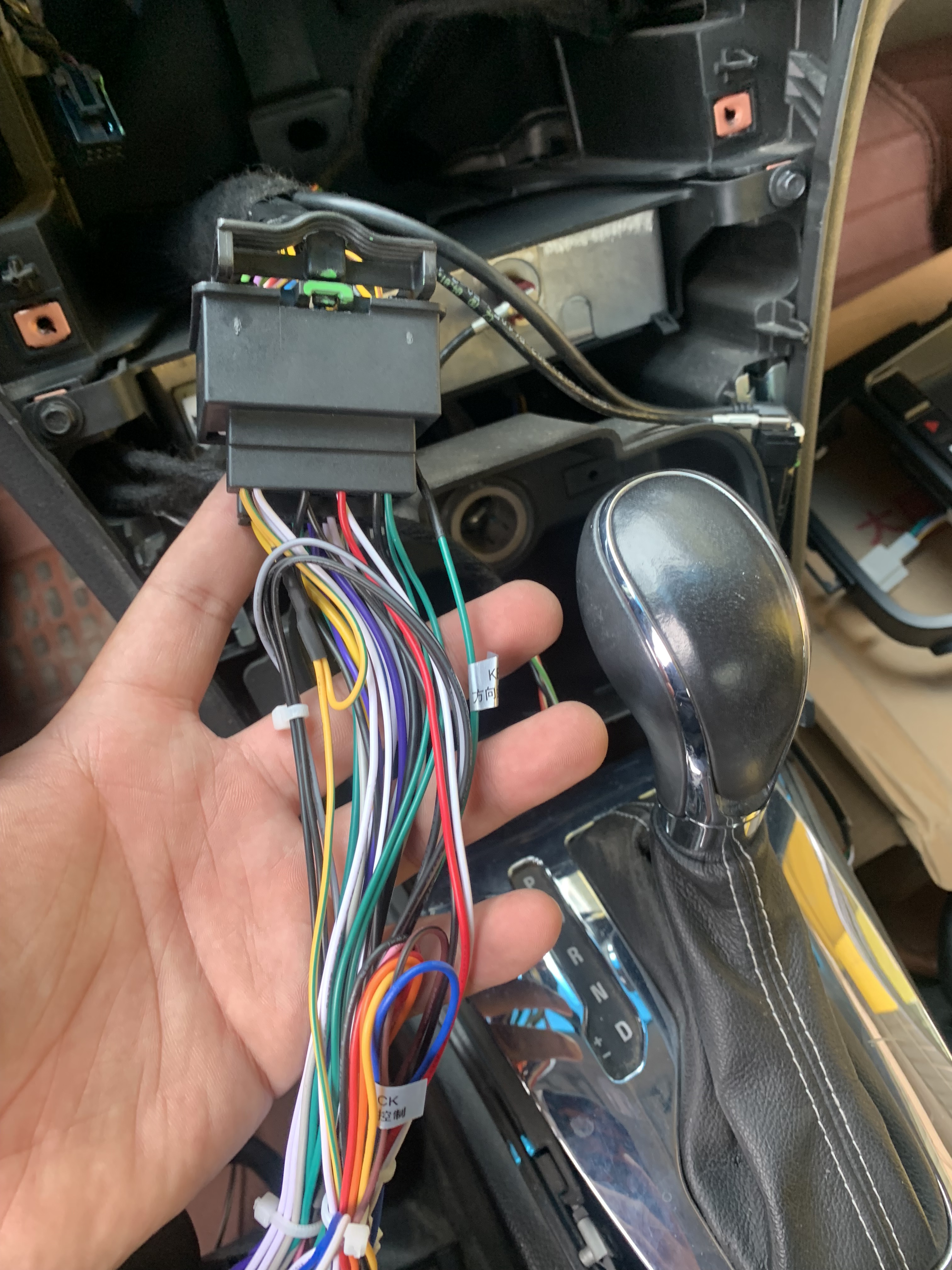 自己动手更换别克英朗挡把,别克英朗改装横屏导航