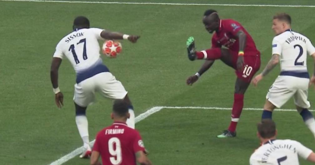 缩小防守面积过程中的手球,主动扩大防守范围手球